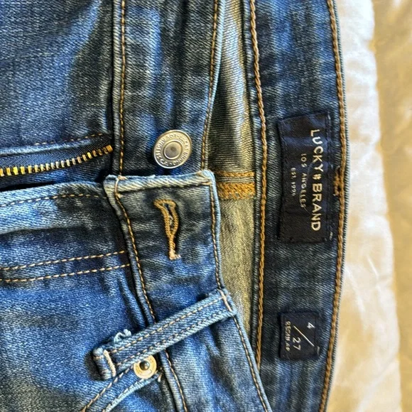 Lucky Brand. Size 27/4. Slim-fit,midrise, boot, cut - Picture 4 of 7